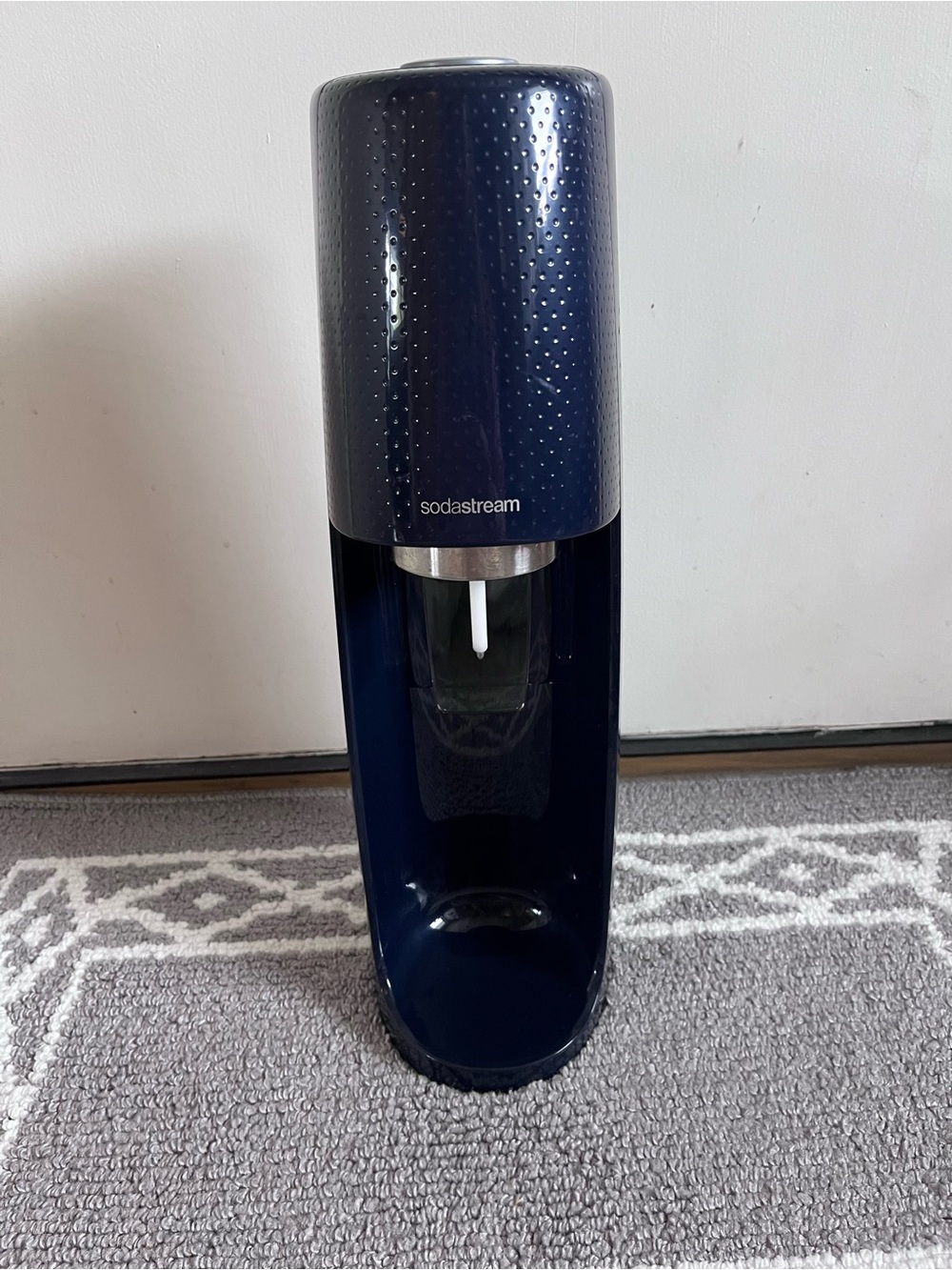 SodaStream Fizzi (model SPT-001) sparkling water maker in a textured navy blue